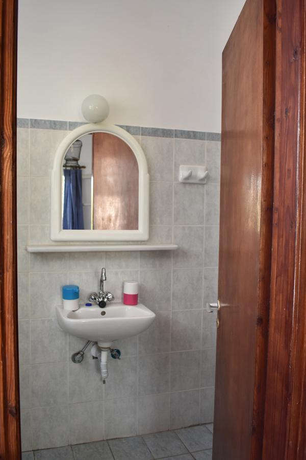 Alisahni Hotel Vari  Bagian luar foto