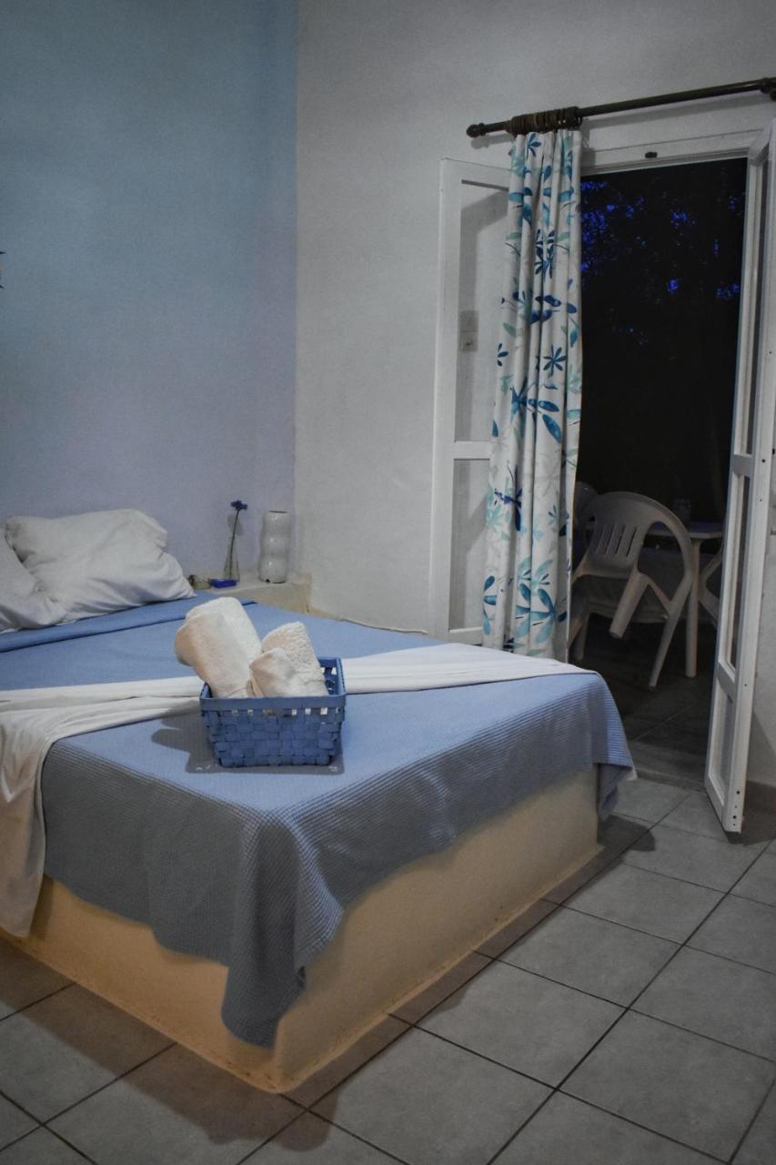 Alisahni Hotel Vari  Bagian luar foto