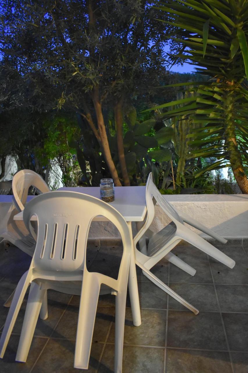 Alisahni Hotel Vari  Bagian luar foto